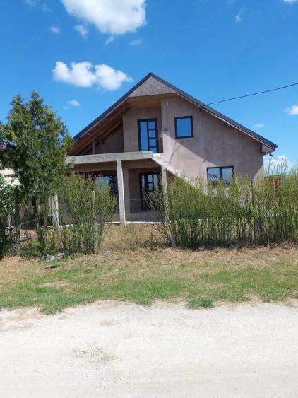 Casă cu Teren 1000 Mp în Osmancea
