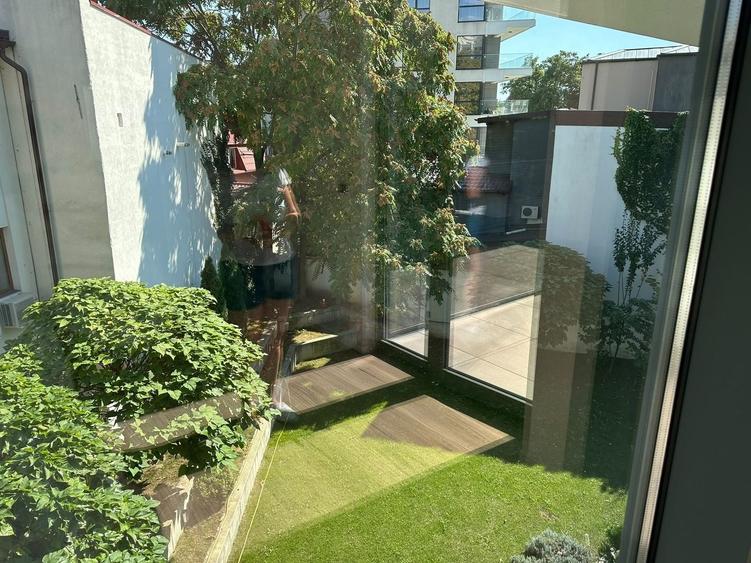 Apartament cu 4 camere semidecomandat, mobilat în Unirii