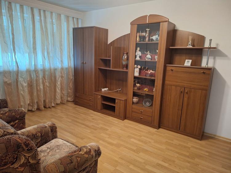 Abator, Sos. Mangaliei, 2 decomandate, 52 mp, mobilat si utilat, gaze, 370 Euro - 3