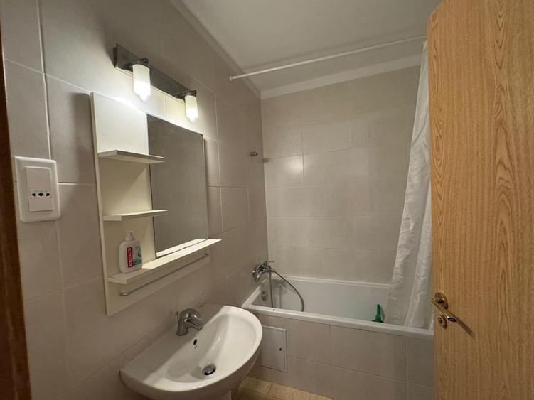 Apartament cu 3 camere decomandat în Titan