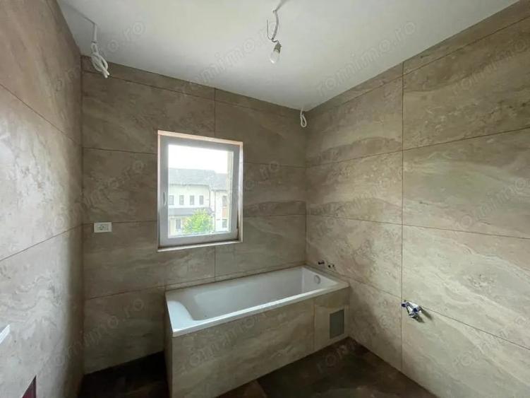 Casă cu 5 camere cu Teren 470 Mp în Ghiroda