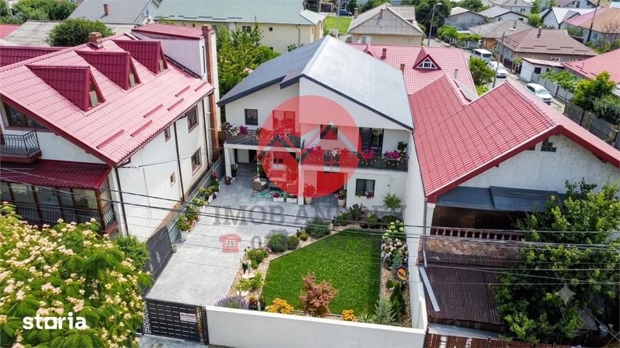 Casă cu 8 camere cu Teren 300 Mp în Central