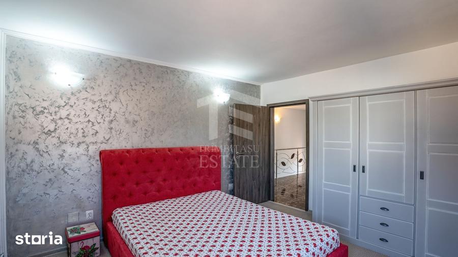 Casă cu 5 camere cu Teren 550 Mp în Colonia Bod