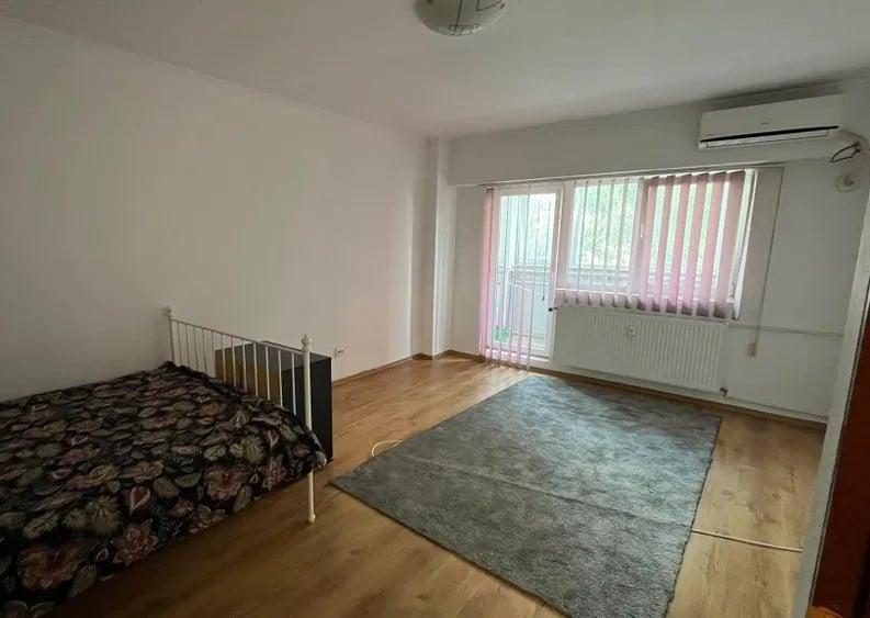 Garsonieră decomandată în Tei