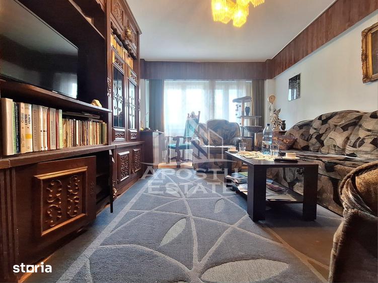 Apartament cu 4 camere decomandat în Aurel Vlaicu