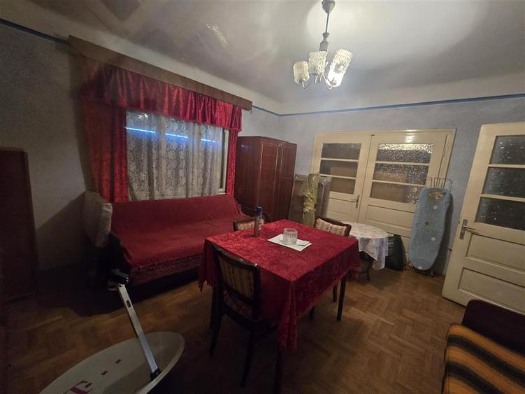 Casă individuală cu 3 camere cu Canalizare în Central