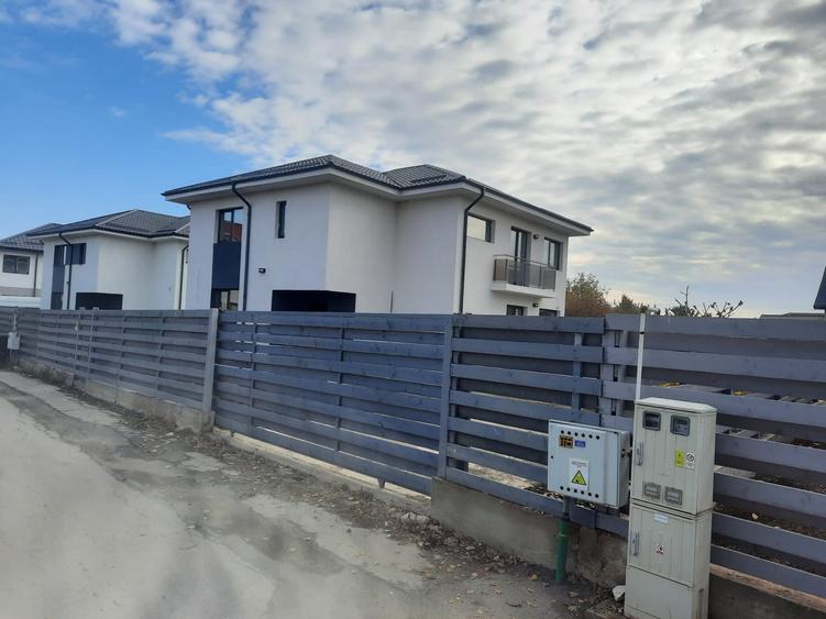 Casă individuală cu 5 camere cu Teren 500 Mp în Domnești