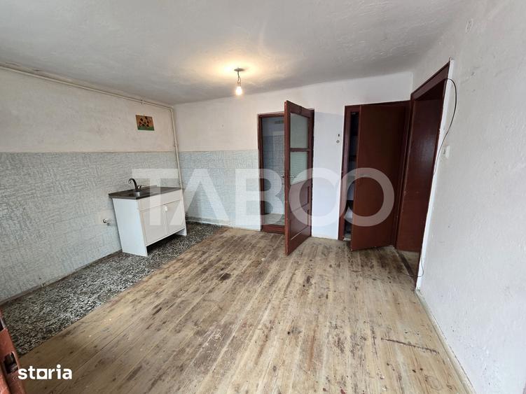 Casă cu 5 camere decomandat cu Teren 412 Mp în Terezian