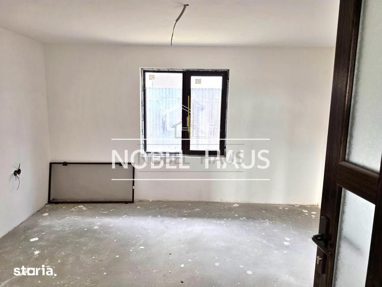 Casă cu 7 camere cu Teren 600 Mp în Perieni