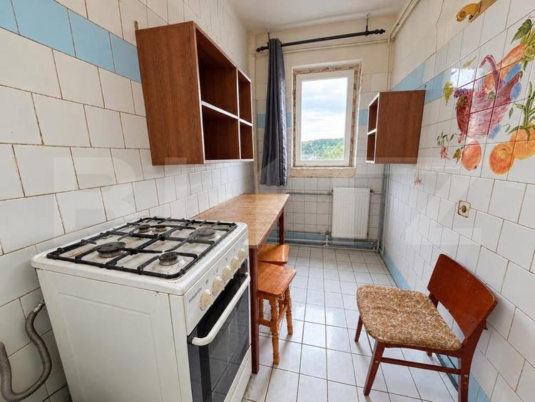 Apartament cu 3 camere decomandat, mobilat în Mircea cel Bătrân