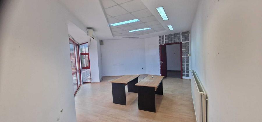 Spațiu comercial, de 100 mp, în Central