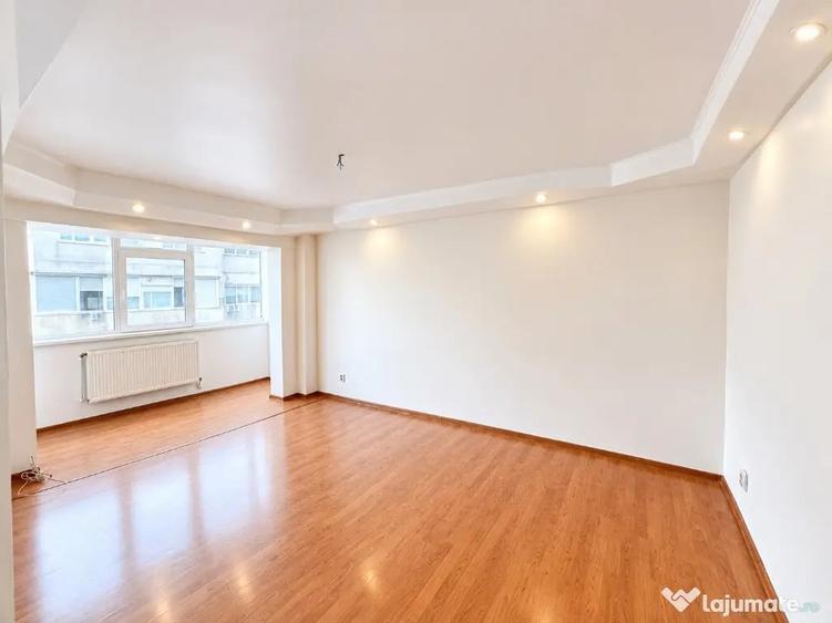 Apartament cu 3 camere decomandat în Obor