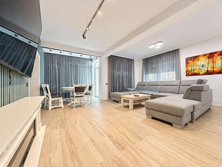 Casă individuală cu 7 camere cu Canalizare în Aradului