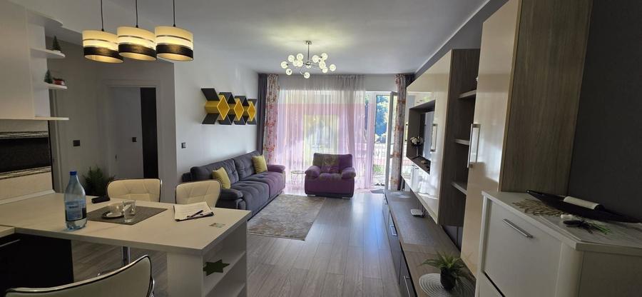 Apartament cu 2 camere semidecomandat, mobilat în Calea Moroieni