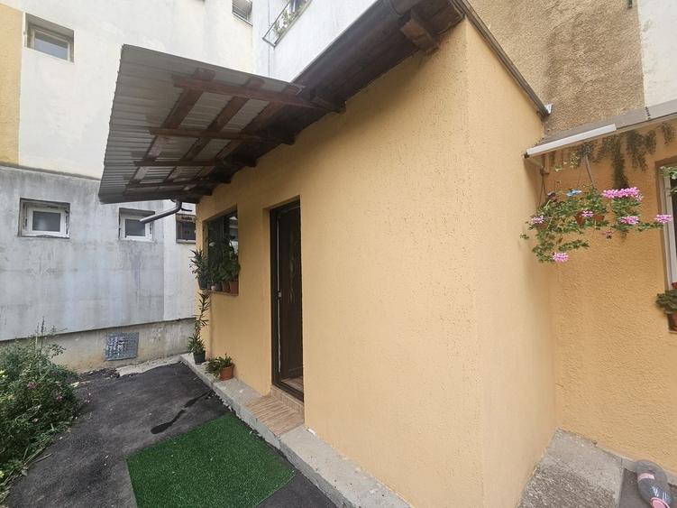 Apartament cu 2 camere decomandat în Războieni