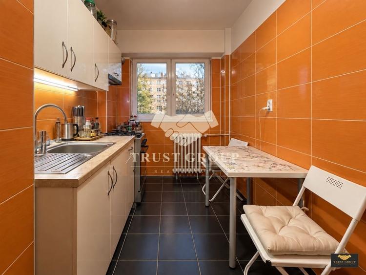 Apartament cu 3 camere decomandat, mobilat în Calea Victoriei