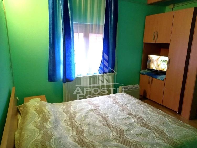 Casă individuală cu 8 camere cu Canalizare în Moneasa