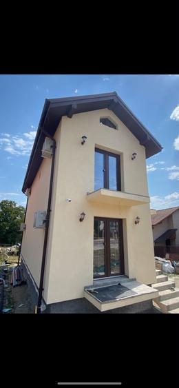 Casă cu 4 camere în Central