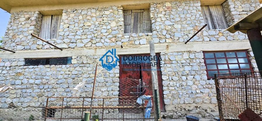 Casă individuală cu 7 camere cu Teren 1250 Mp în Mahmudia