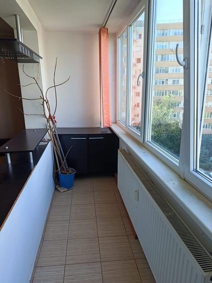 Apartament cu 3 camere semidecomandat în Drumul Taberei