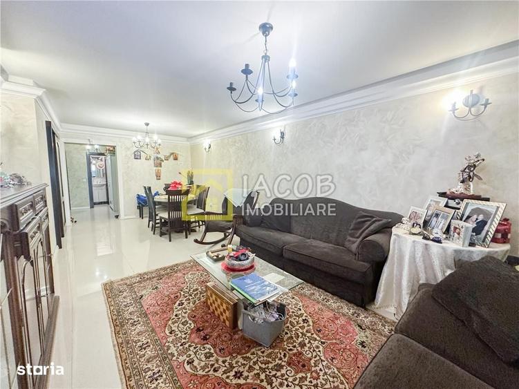 Apartament cu 3 camere decomandat în Central