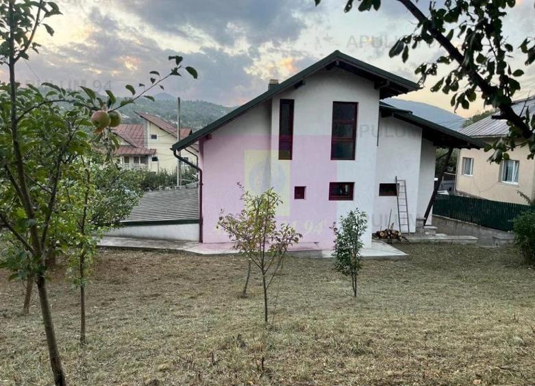Casă cu Teren 649 Mp în Central