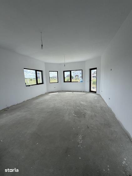Casă cu 5 camere cu Teren 335 Mp în Central