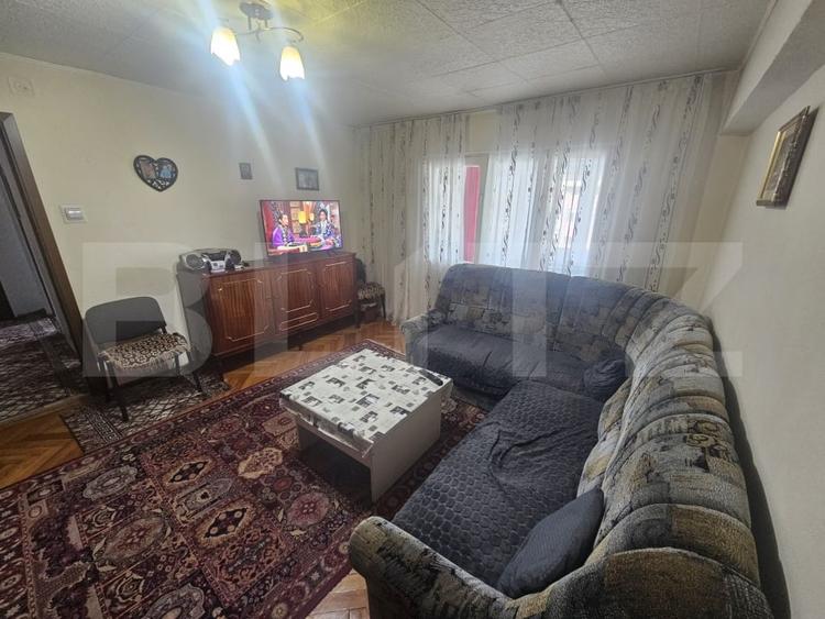 Apartament cu 4 camere semidecomandat, mobilat în Beclean