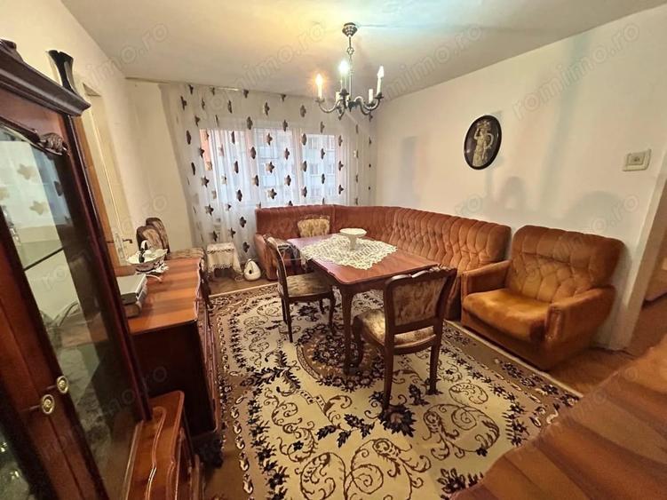 Apartament cu 3 camere semidecomandat în Central
