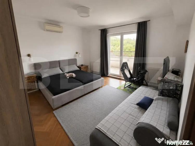 Apartament cu 7 camere decomandat în Grigorescu