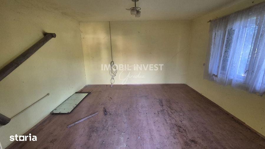 Casă cu 4 camere cu Teren 990 Mp în Central