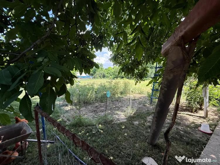 Casă cu 3 camere în Platonești