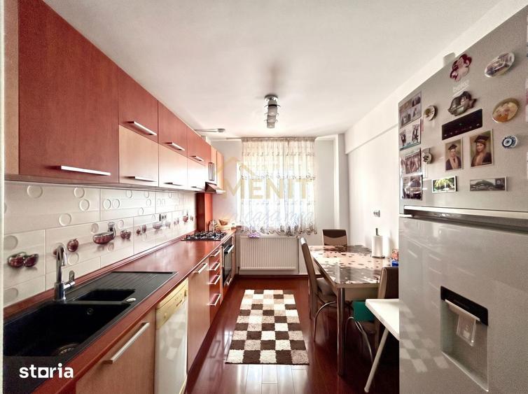 Apartament cu 3 camere decomandat, mobilat în Malu Roșu