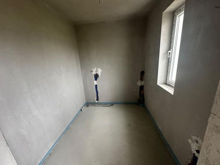 Casă individuală cu 5 camere cu Canalizare în Exterior Est