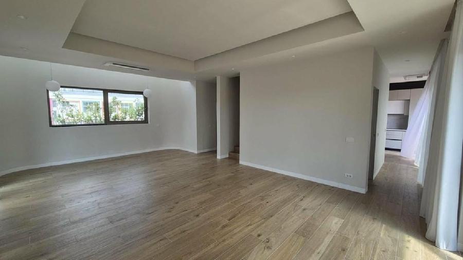 Apartament cu 4 camere semidecomandat în Central