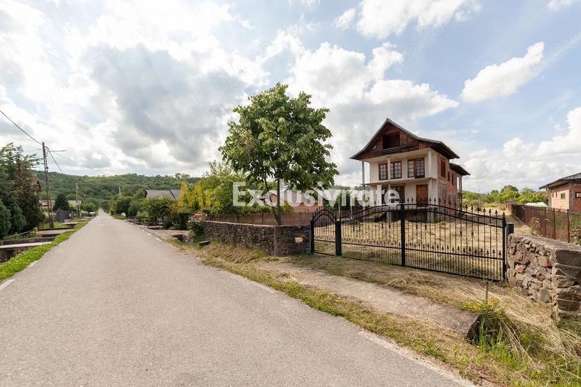 Casă cu 5 camere cu Teren 1093 Mp în Domnești
