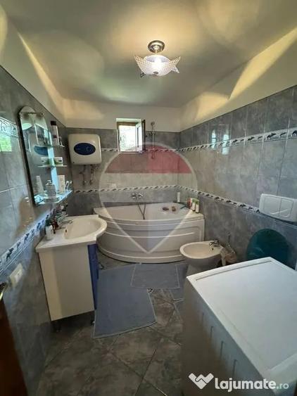Casă cu 6 camere cu Teren 1526 Mp în Bolotești