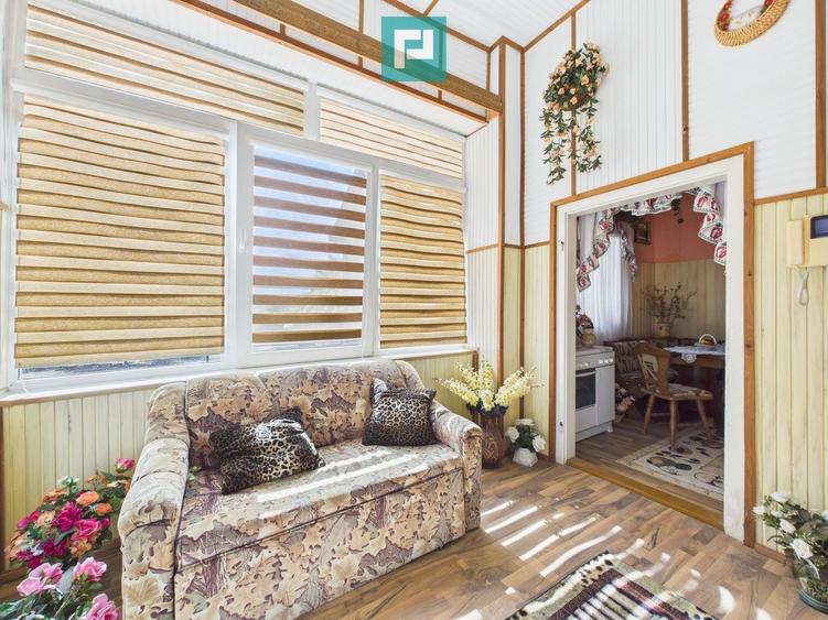 Casă individuală cu 6 camere cu Teren 2712 Mp în Central