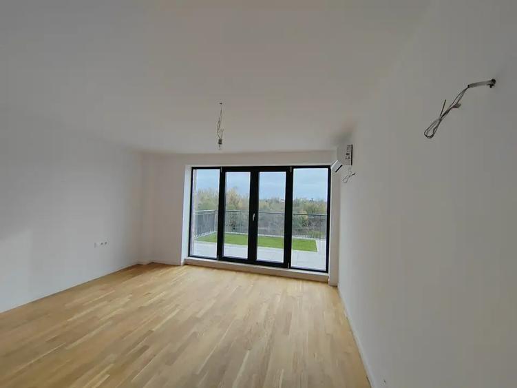 Apartament cu 3 camere decomandat în Sisești