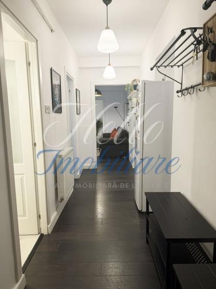 Apartament cu 3 camere semidecomandat în Horea