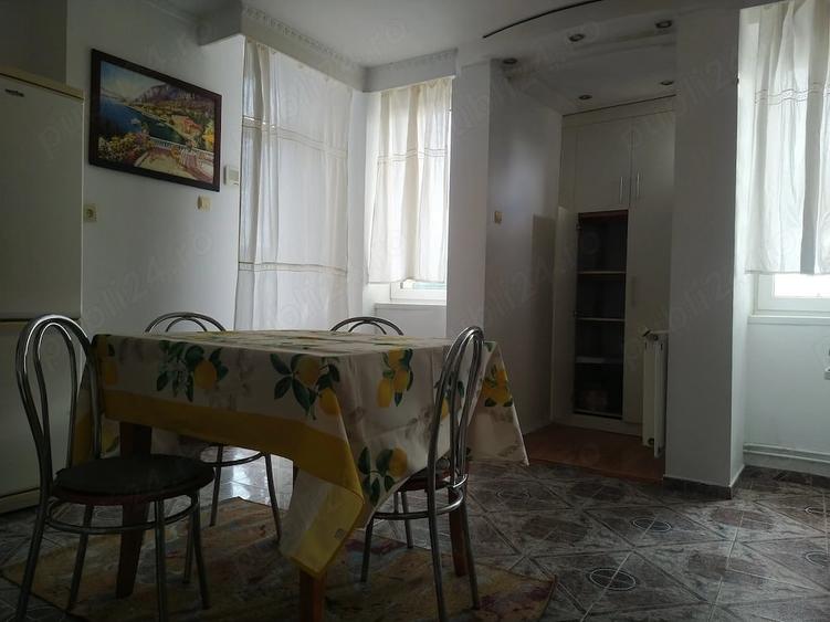 Apartament cu 3 camere decomandat în Griviței
