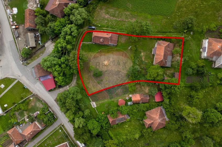 Casă individuală cu 6 camere cu Teren 2143 Mp în Crișan