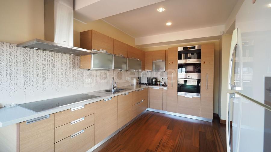 Penthouse cu 5 camere decomandat, mobilat în Herăstrău