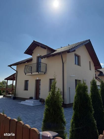 Casă cu 4 camere cu Teren 402 Mp în Central
