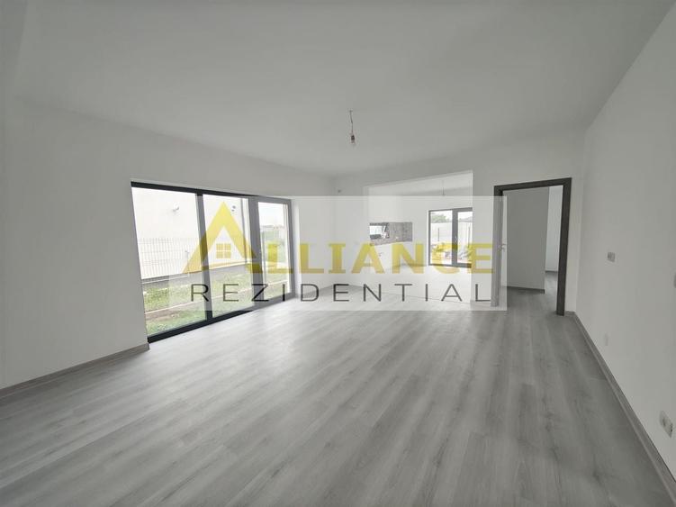 Casă individuală cu 4 camere decomandat cu Canalizare în Berceni