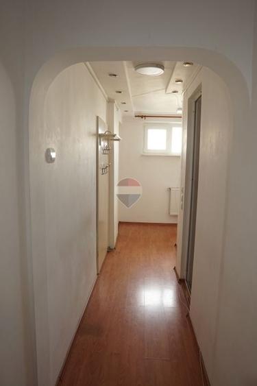 Apartament cu 2 camere decomandat, mobilat în Titan