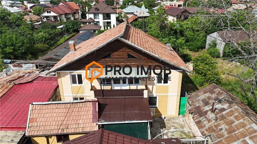 Casă individuală cu 6 camere cu Teren 207 Mp în 1 Decembrie
