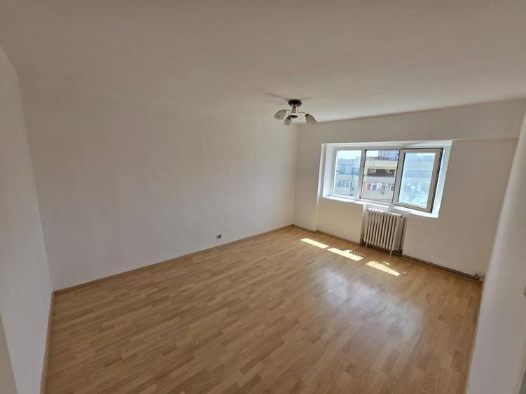 Apartament cu 3 camere decomandat în Dacia