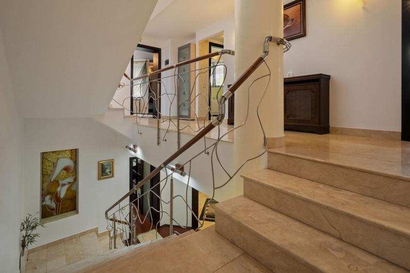 Duplex cu 5 camere cu Canalizare în Central