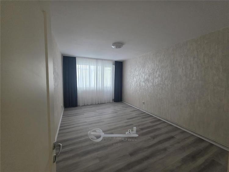Apartament cu 3 camere decomandat în Alexandru cel Bun